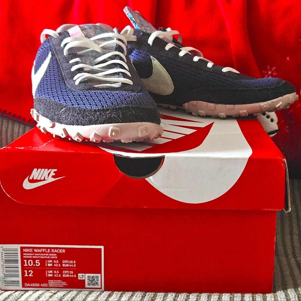 Nike waffle racer